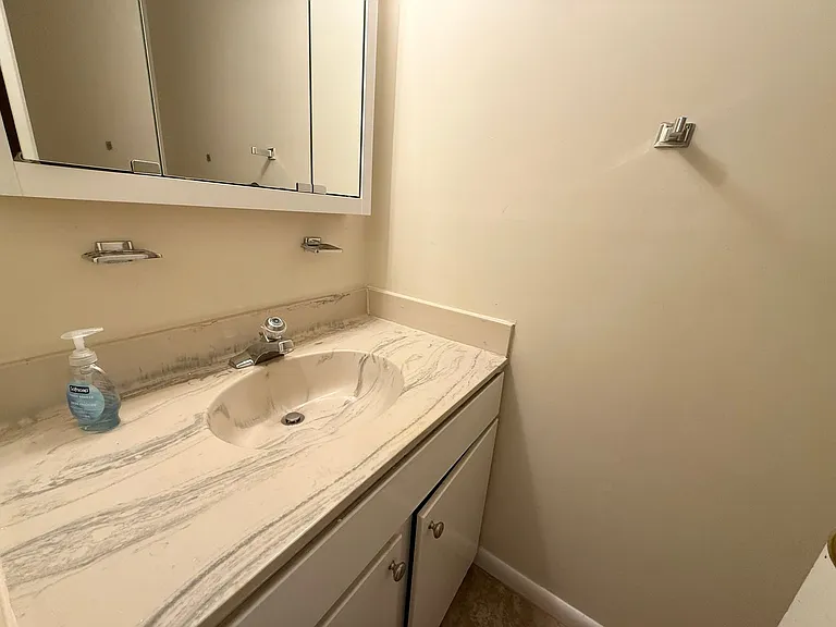 319 Harvest Dr — Photo 16