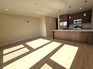 3043 W Irving Park Rd #406, Chicago, IL 60618