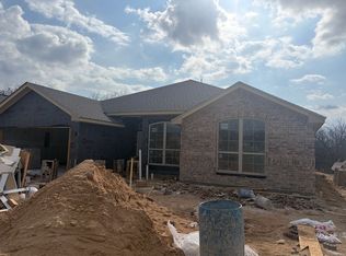 907 McAnear St, Cleburne, TX 76033