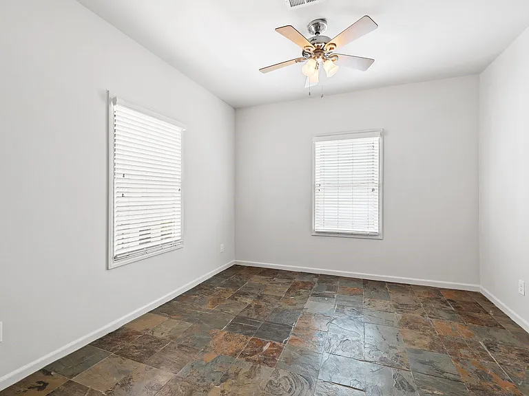 631 Cortlandt St #A — Photo 13