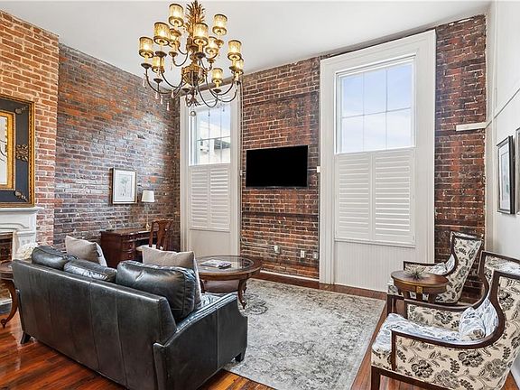 3rd image of 1115 Prytania St #101