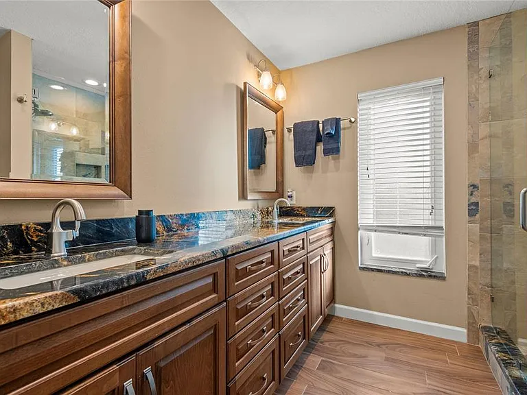 10285 Barry Dr — Photo 12