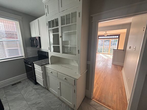 3rd image of 6529 Clayton Ave #1E