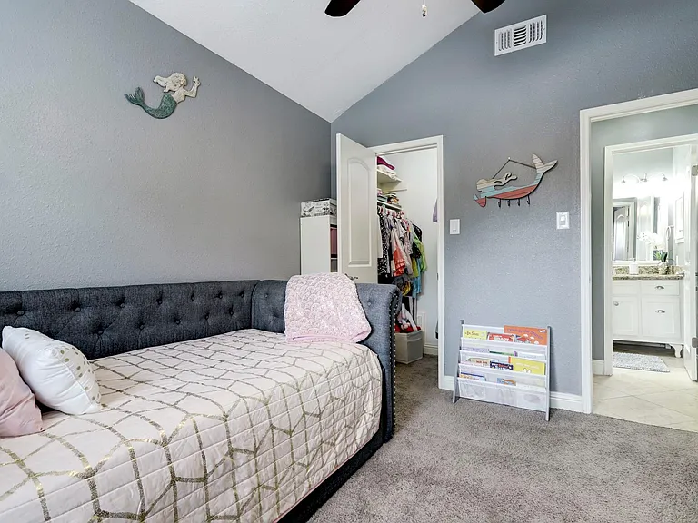 2235 Round Lake Dr — Photo 24