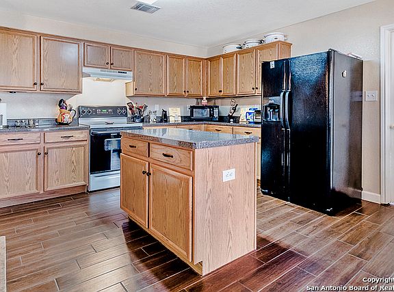 2nd image of 8846 Veranda Ct