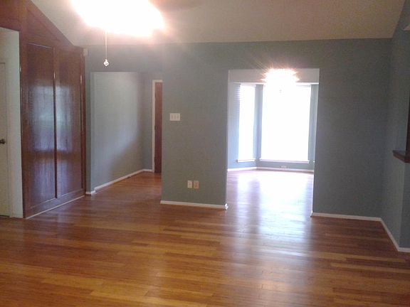 5th image of 4914 Colombia Dr