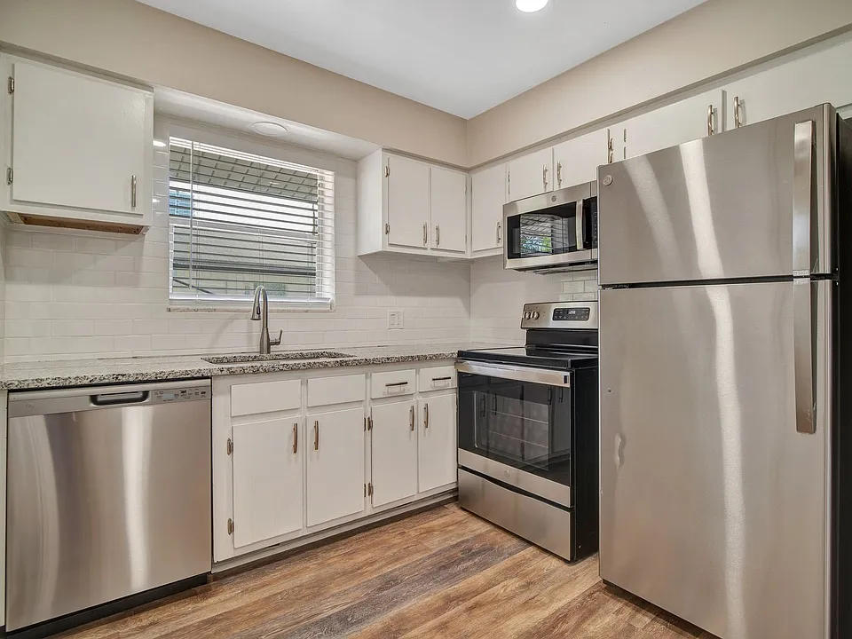 129 E Amelia St