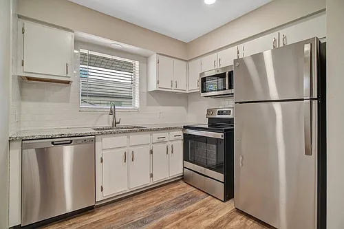 129 E Amelia St Photo 1