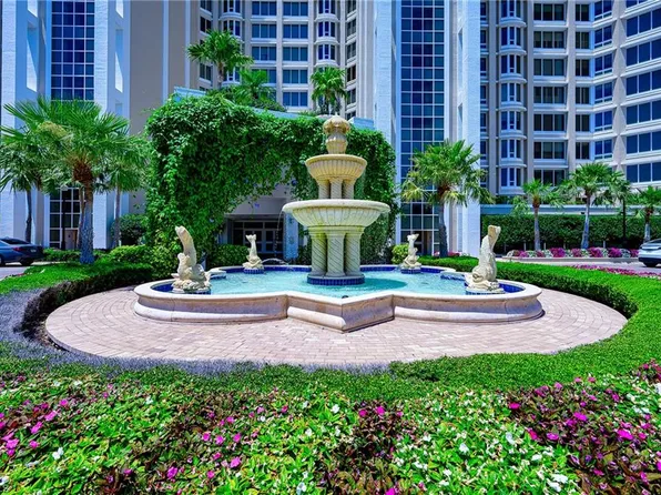 7117 Pelican Bay Blvd, Naples, FL