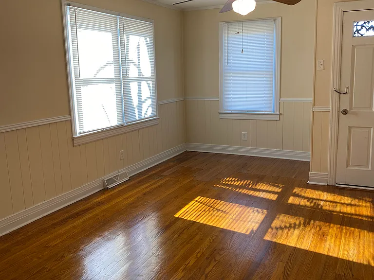 Additional entrance and living room