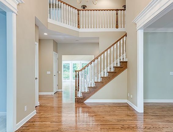 3rd image of 2412 Oakfield Dr