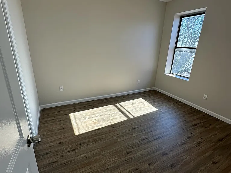 26 Elizabeth Ave #2C — Photo 5