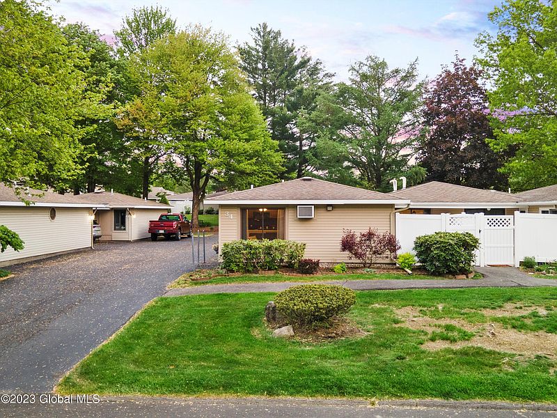 3rd image of 34 Donna Lynn Drive