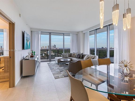 2nd image of 16385 Biscayne Blvd #2521