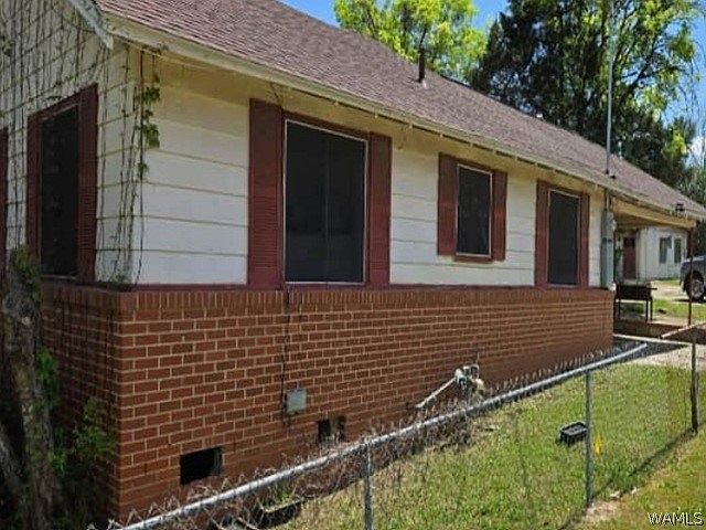2nd image of 800 Arcola Rd