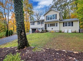 1 Patmar Dr, Monroe, CT 06468