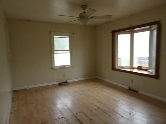 2nd image of 211 Creekview Dr
