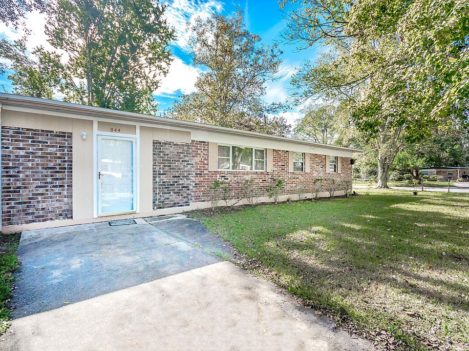 1st image of 844 Floyd Cir N