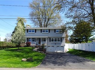 113 Newport Dr, North Syracuse, NY 13212