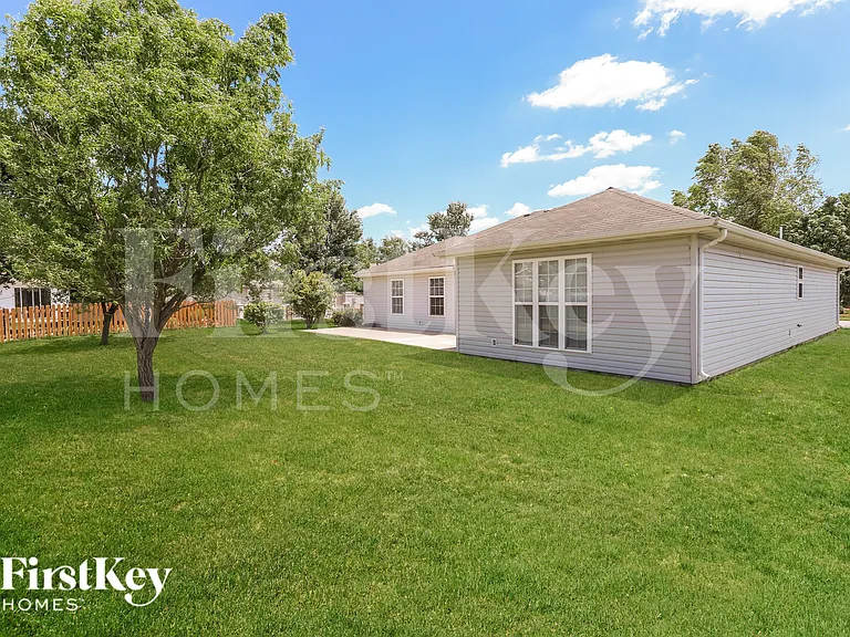 724 Bristol Dr — Photo 15