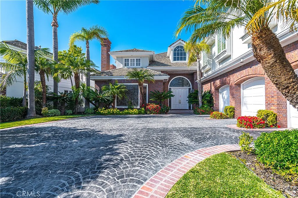 5 bed, 5.5 bath, 6420 sqft, $13,800 — Photo 2