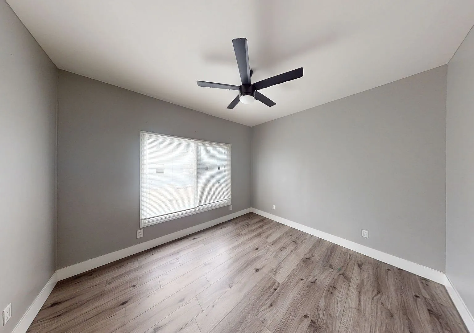 5460 Bancroft Avenue — Photo 3