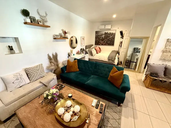 17749 Welby Way #C, Reseda, CA 91335