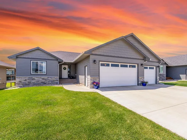 3905 S Home Plate Ave, Sioux Falls, SD 57110