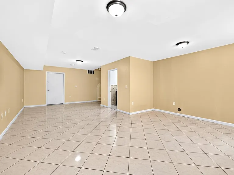 43 Manhattan Ave #1 — Photo 22