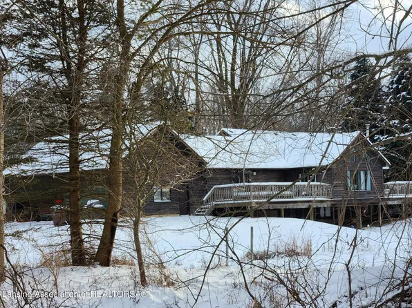 610 Barry Rd, Haslett, MI 48840