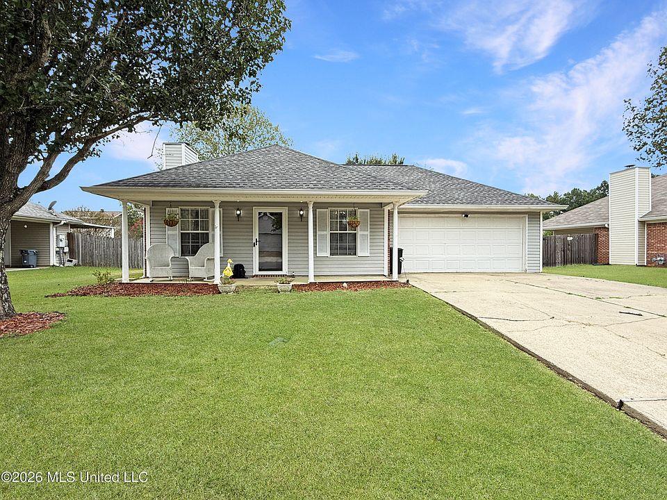 1st image of 319 Swan Dr