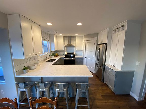 3rd image of 24 N Kintail St