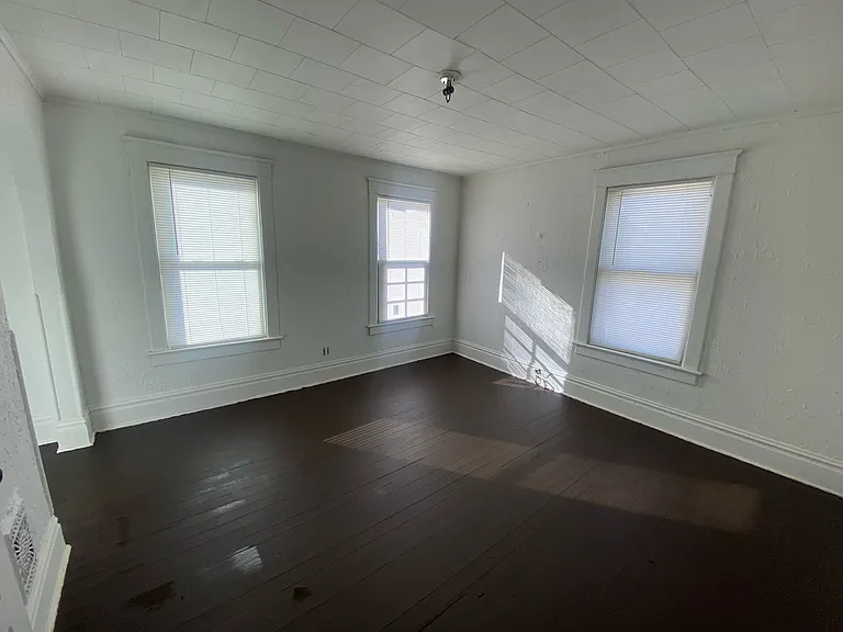 43 Allens Ave — Photo 3
