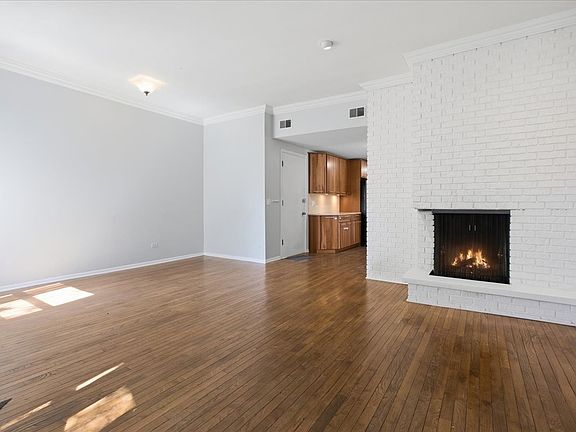3rd image of 1044 W Byron St APT 3E
