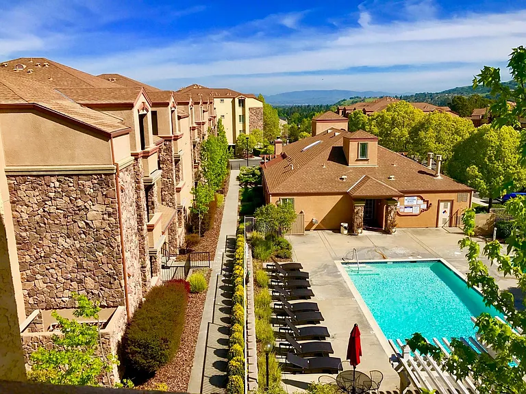 Promontory View — Photo 15