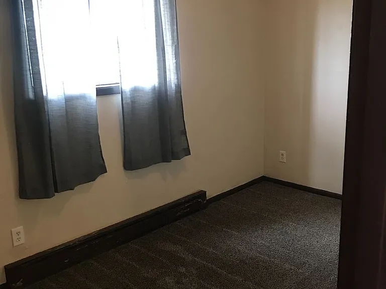 Crown Point Apartments — Photo 3