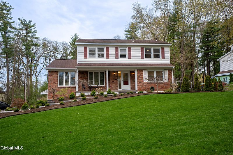 2nd image of 2292 Pinehaven Drive