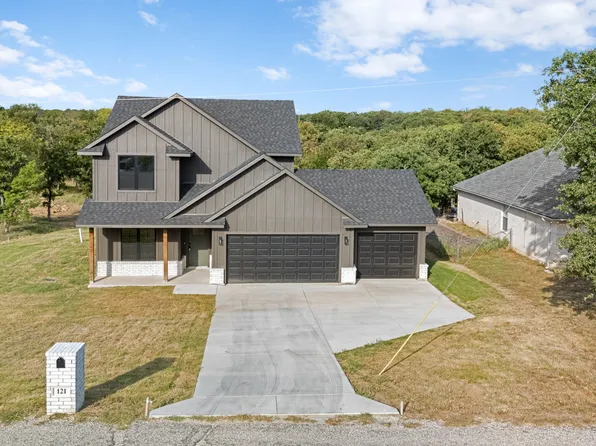 121 Jim Walter Dr, Runaway Bay, TX 76426