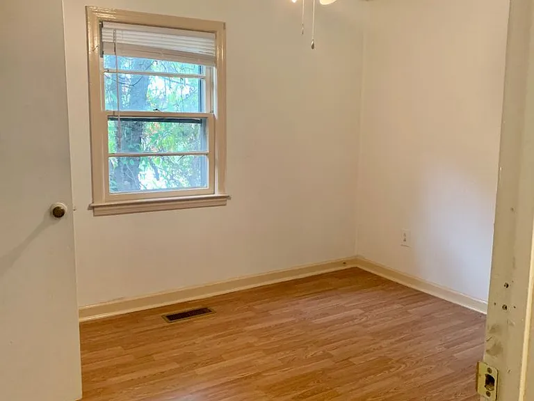 1409 Bay St — Photo 23