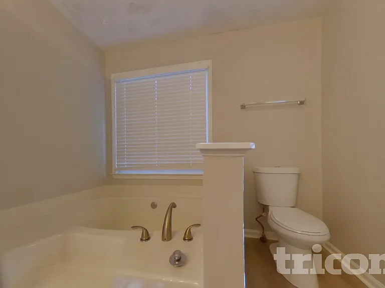 321 Stratford Dr — Photo 8