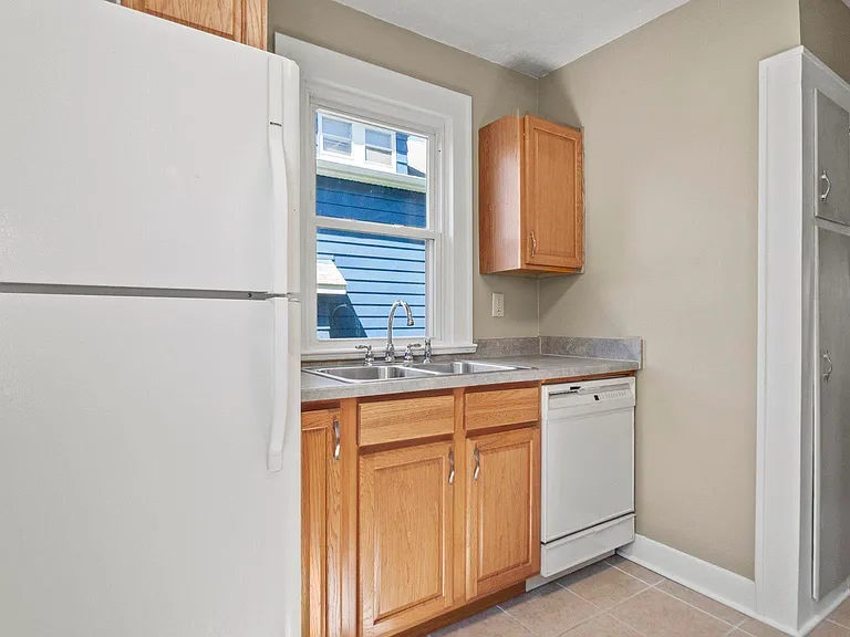 828 Forest Ave — Photo 16