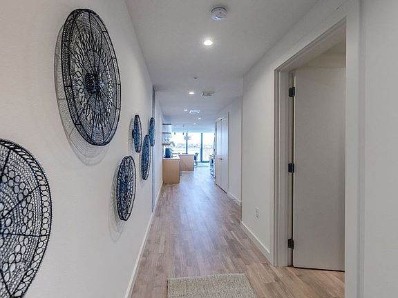 4th image of 1307 Harbor Ave SW #402