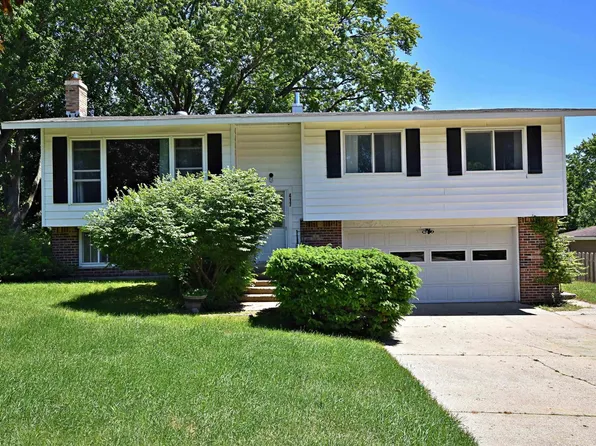 417 Crestview Pl, Cadillac, MI 49601