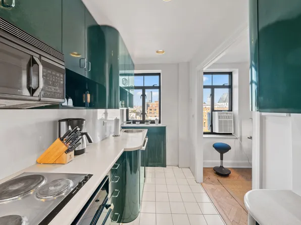 160 Columbia Heights image 2 of 6