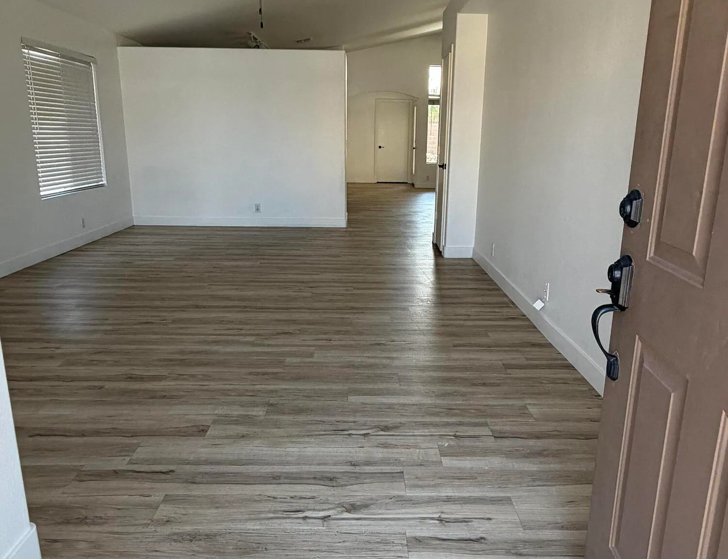 3 bed, 2.0 bath, 1438 sqft, $2,300 — Photo 3