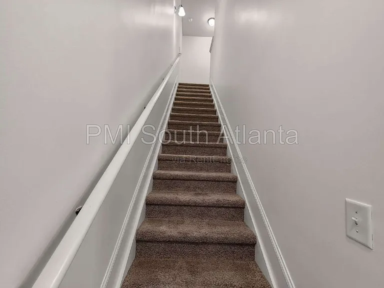305 Legends Dr — Photo 37
