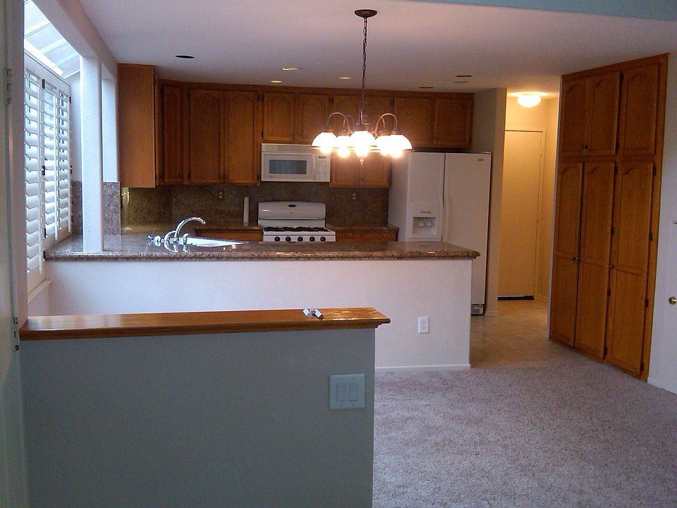 1st image of 43 Wisteria Pl