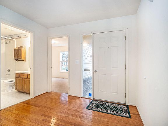 3rd image of 7824 Thornhill Dr