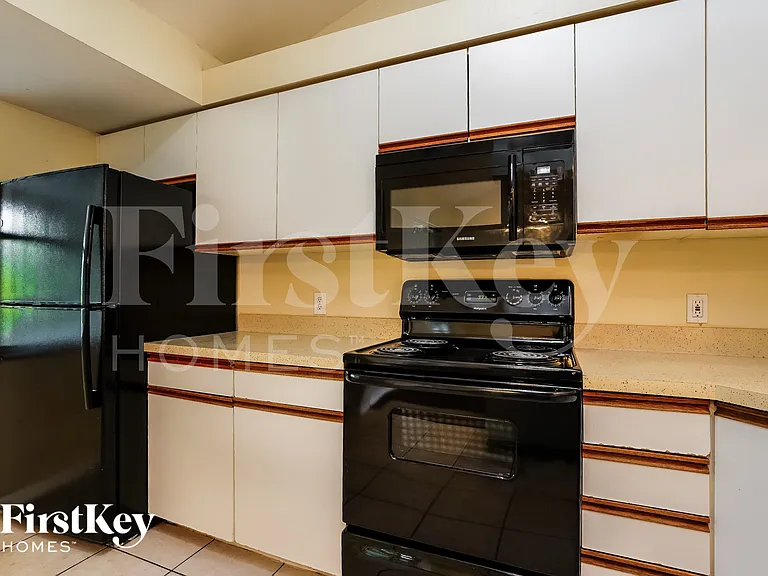 9096 Frank Rd — Photo 7