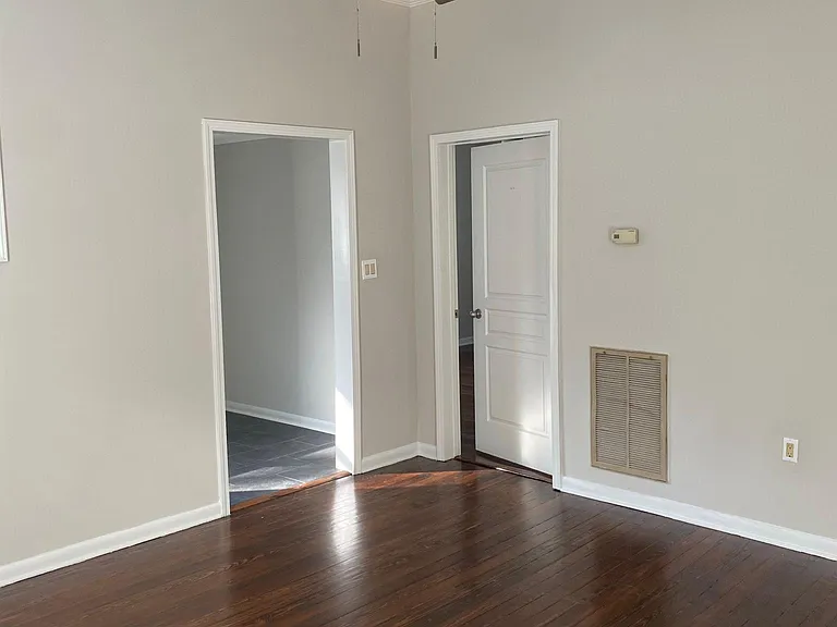 221 N Lee St — Photo 10